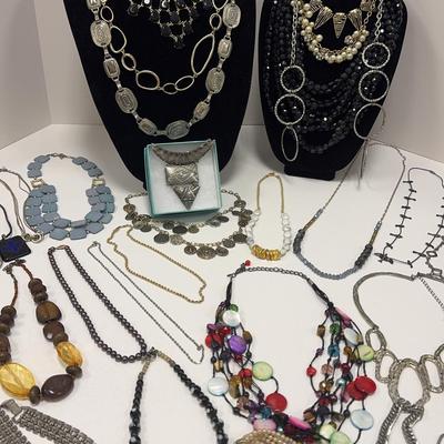 Costume Jewelry Necklaces | Chains 