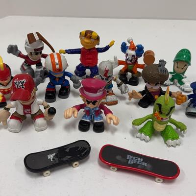 Tech Deck Magnetic Figures And Skateboards 