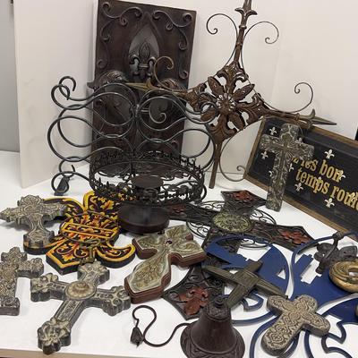 Fleur De Lis | Crosses | Wall Hangings 