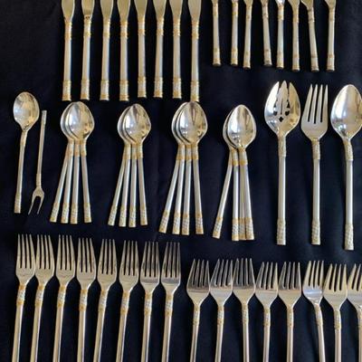 Cw157v wallace sterling silverware set