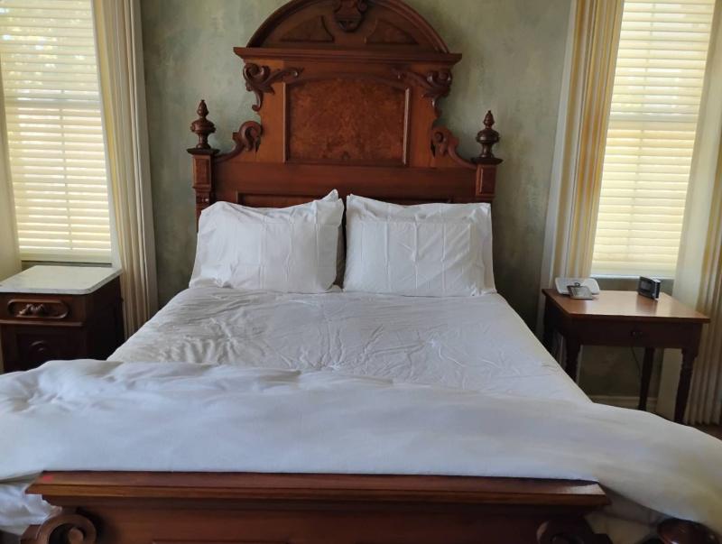 Cw116v solid vintage wooden bed set 1