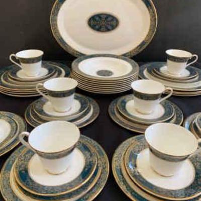 Cw137v royal doulton china carlyle pattern