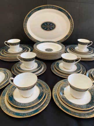 Cw137v royal doulton china carlyle pattern