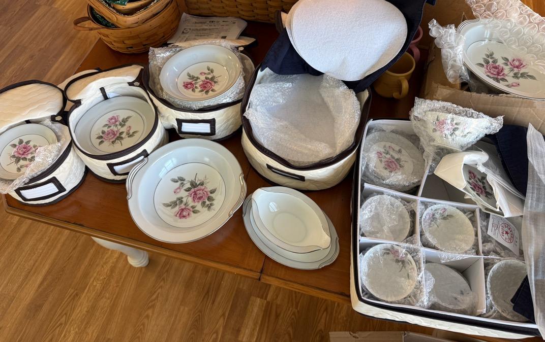 Noritake Arlington Pattern Dish Set