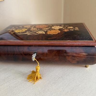 Sale Photo Thumbnail #177