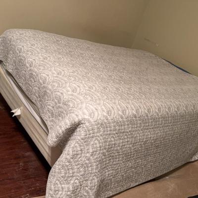 Queen Bed With Frame And Bedding 