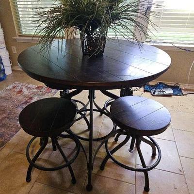 Round Kitchen Table With 4 Stools 