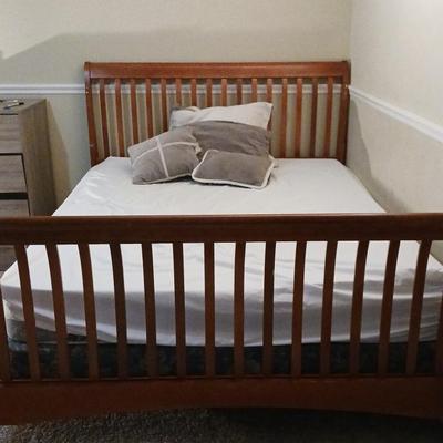 Wooden Queen Size Bed 