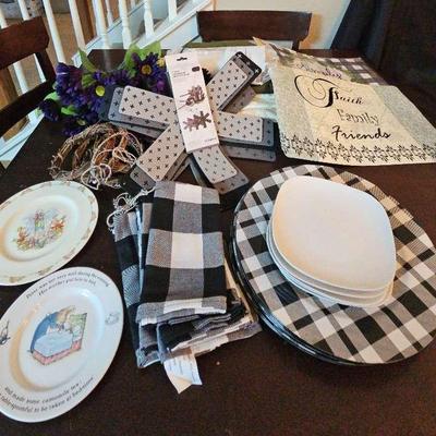 Dinning Room Table Items 