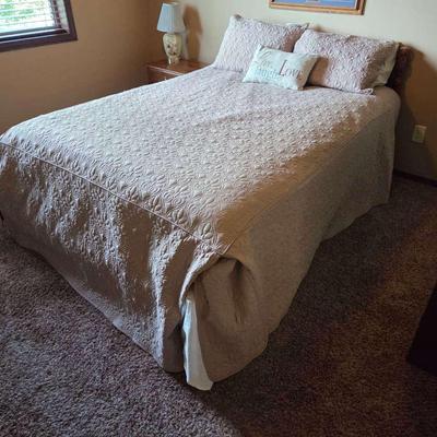 Queen Bedroom Set Complete with Dressers and End Table