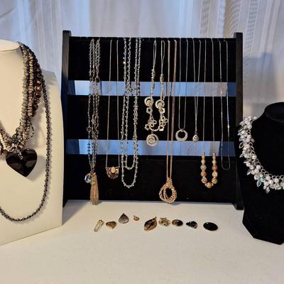 Necklaces and Loose Pendants