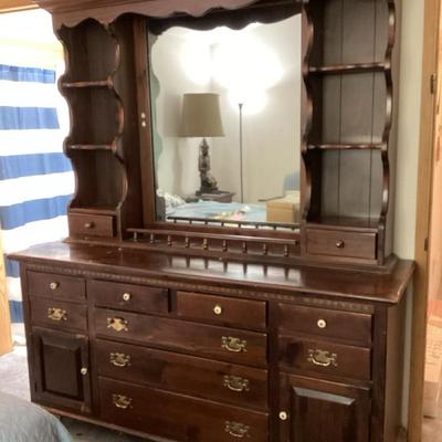 Ethan Allen Dresser w/Mirrored Hutch
