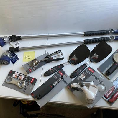 Lot Of New Housewares And Garden Nozzles