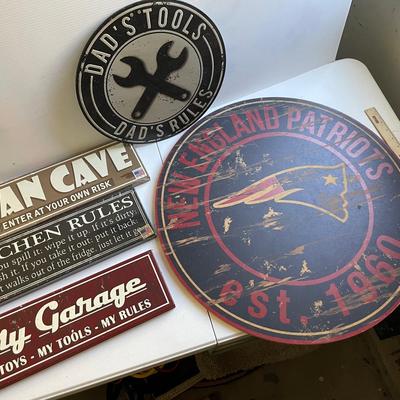 Lot Of 5 Signs Including The New England Patriots