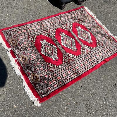 Handmade Wool Rug From Pakistan