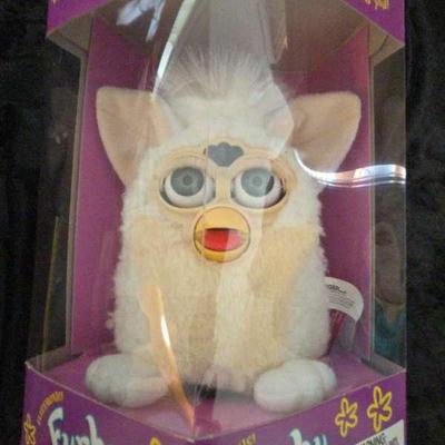 NIB Lamb 1998 Gen 3 White & Cream Lamb Furby with Bright Blue Eyes