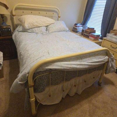 Vintage Full-Sized Metal Bed On Castor Wheels 77"×55"×54"