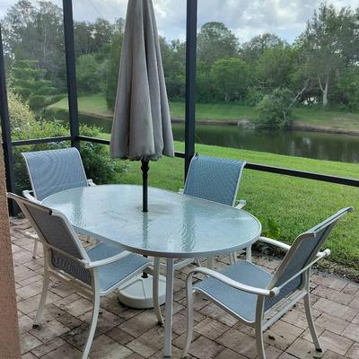 Suncoast Furniture Outdoor Patio Umbrella Table With 4 Chairs