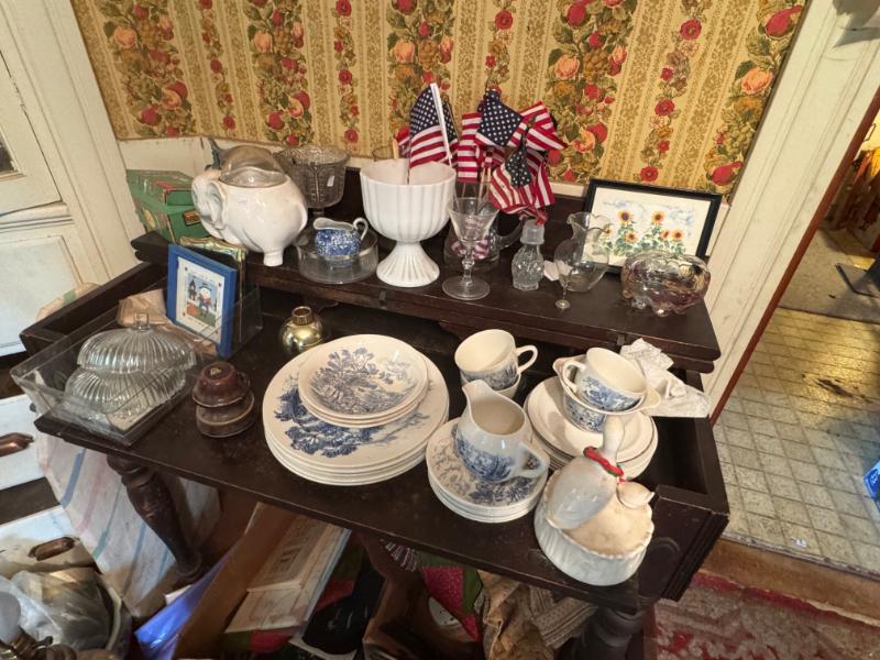 Estate sale photo