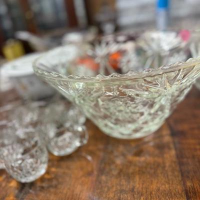 Sale Photo Thumbnail #13: Punch Bowl 14"Dx8"H $25 w/8 Cups