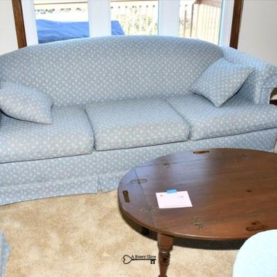 076 living room