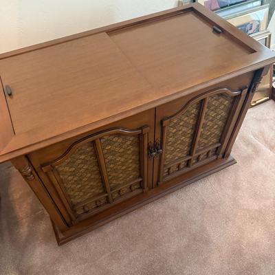 Magnavox AM/FM Record Player Console