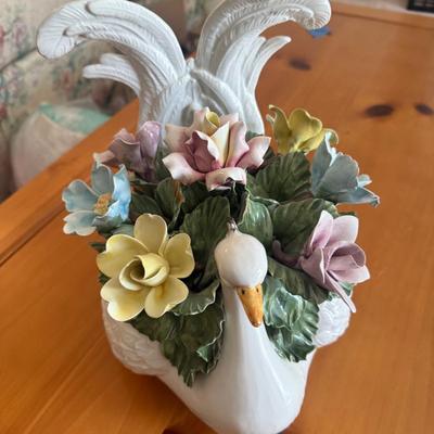 Vintage Capodimonte Swan 10in Tall 6 Inc Wide 12 In Long