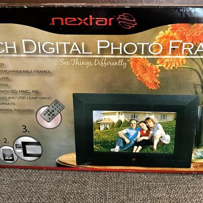 Nextar N7-110 Digital Photo Frame (discontinued )