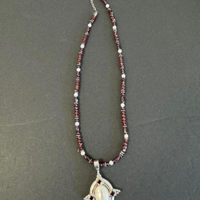 Sajen Garnet Necklace