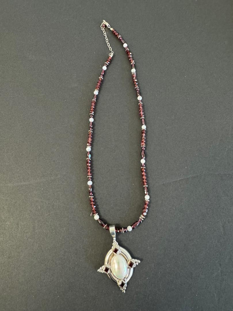 Sajen Garnet Necklace