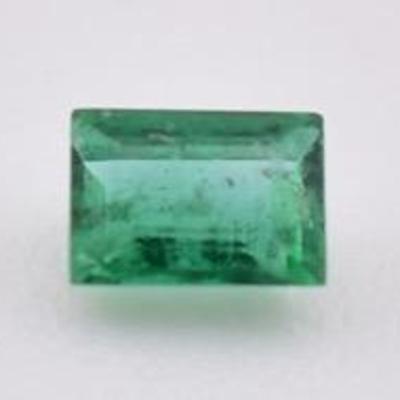 Vibrant Rectangular Green Emerald - SI1