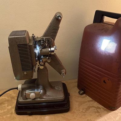 Vintage Revere Model 48 - 16mm Film Projector w/Original Case