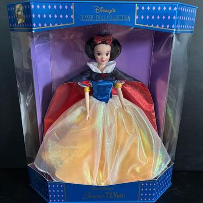 1997 Disney Snow White Classic Doll Collection