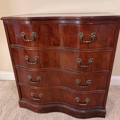 Chippendale Serpentine Mahogany 4 Drawer Dresser