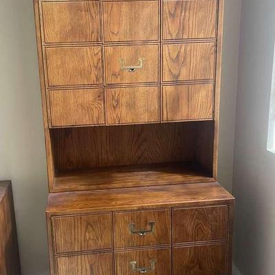 HENREDON ARTEFACTS MID CENTURY WALNUT 2 PEICE BOOK CASE/CABINET/HUTCH CAMPAIGN STYLE