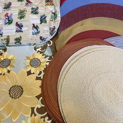 Kitchen Lot - Including Drying Mats, Placemats & Table Runner