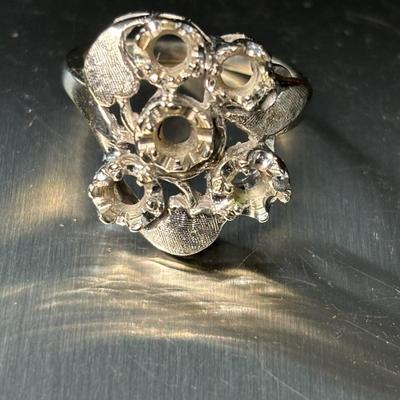 14K White Gold Ring