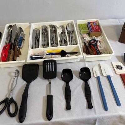 Butcher Block Knife Holder With Knives, Silverware, And Assorted Utensils 