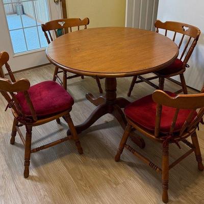 Solid Hard Rock Maple Round Table With 4 Chairs w/Leaf