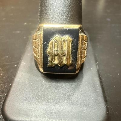Men’s 10K gold ring W/Letter M or W