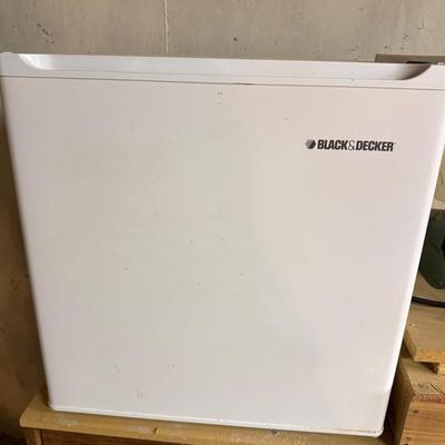 Mini Fridge - Black And Decker