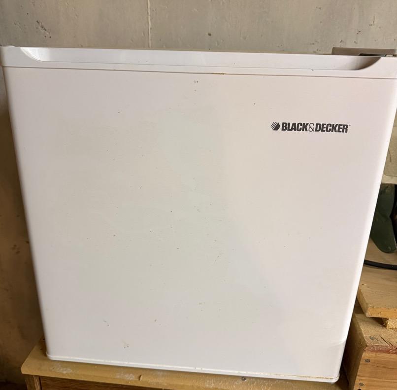 Mini Fridge - Black And Decker