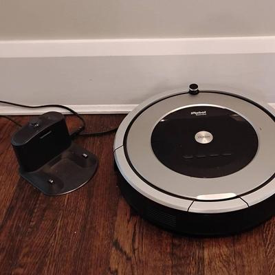 IRobot Roomba & Charging Dock 