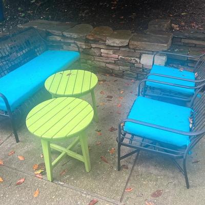 Metal Table & Chairs W 2 Round Table 