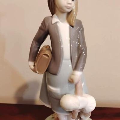 Lladro "Schoolgirl With Doll" 