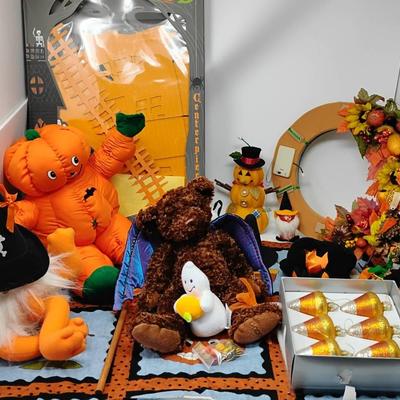 Autumn & Halloween Decor 