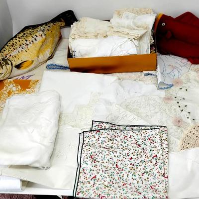 Vintage & Embroidered Linens & Pot Holders 
