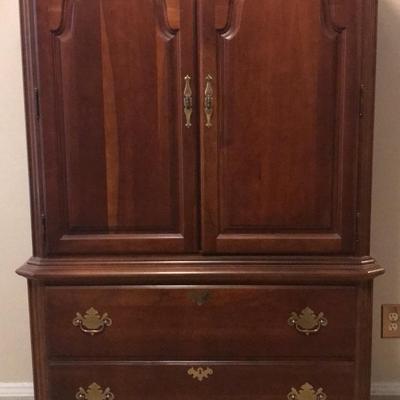 Wooden Dresser 