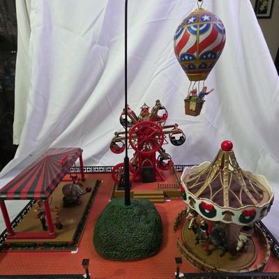Vintage Maestro Christmas And Lemax Air Balloon. 