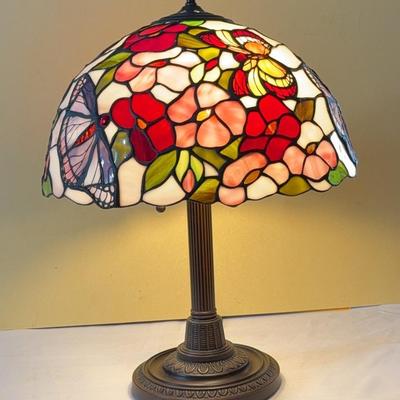 Large Vintage Stained Glass Table Lamp Butterflies & Dragonflies Excellent 20”  